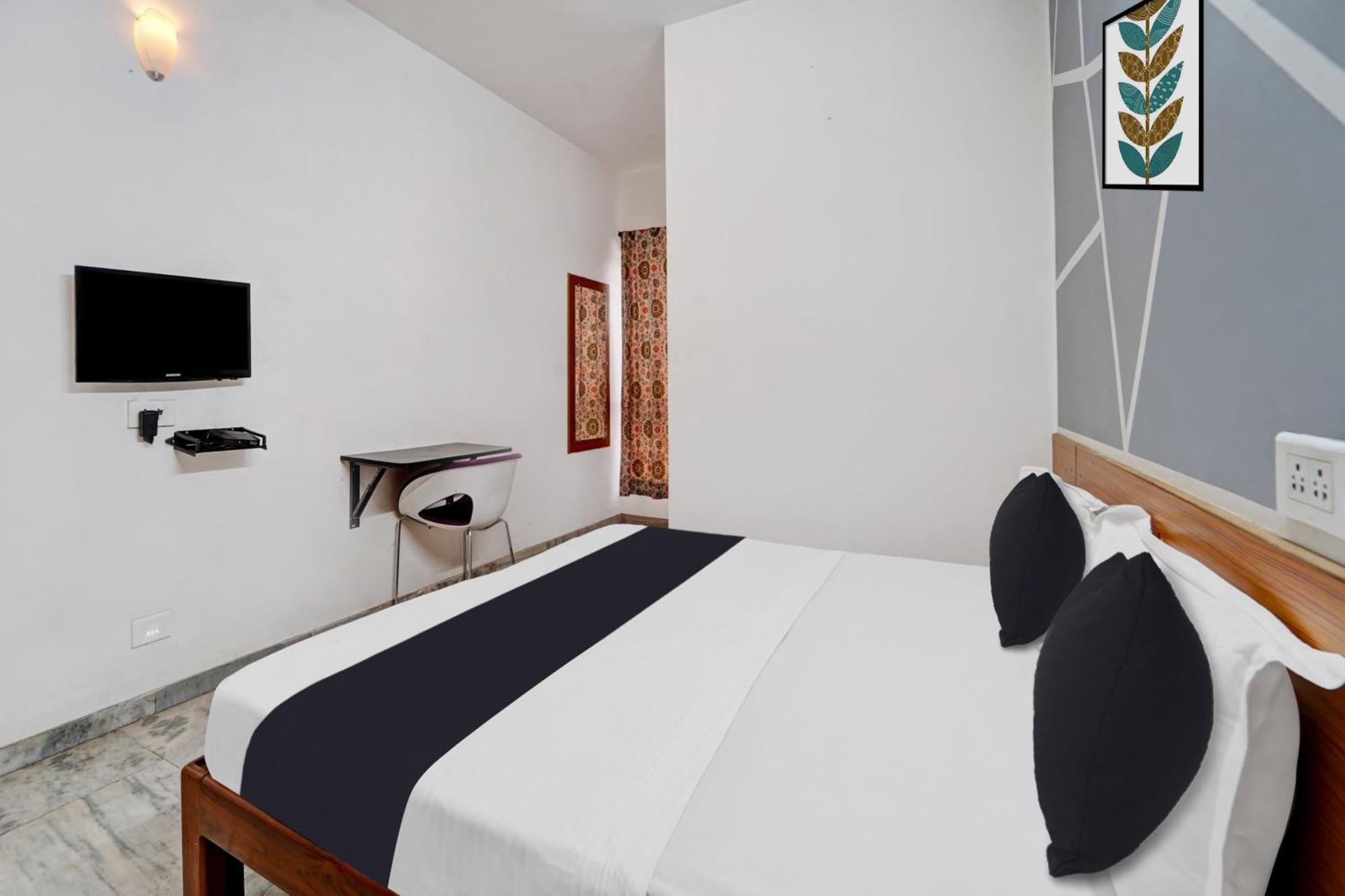 Super Townhouse Sundarapuram Hotel Kojambuttúr Kültér fotó