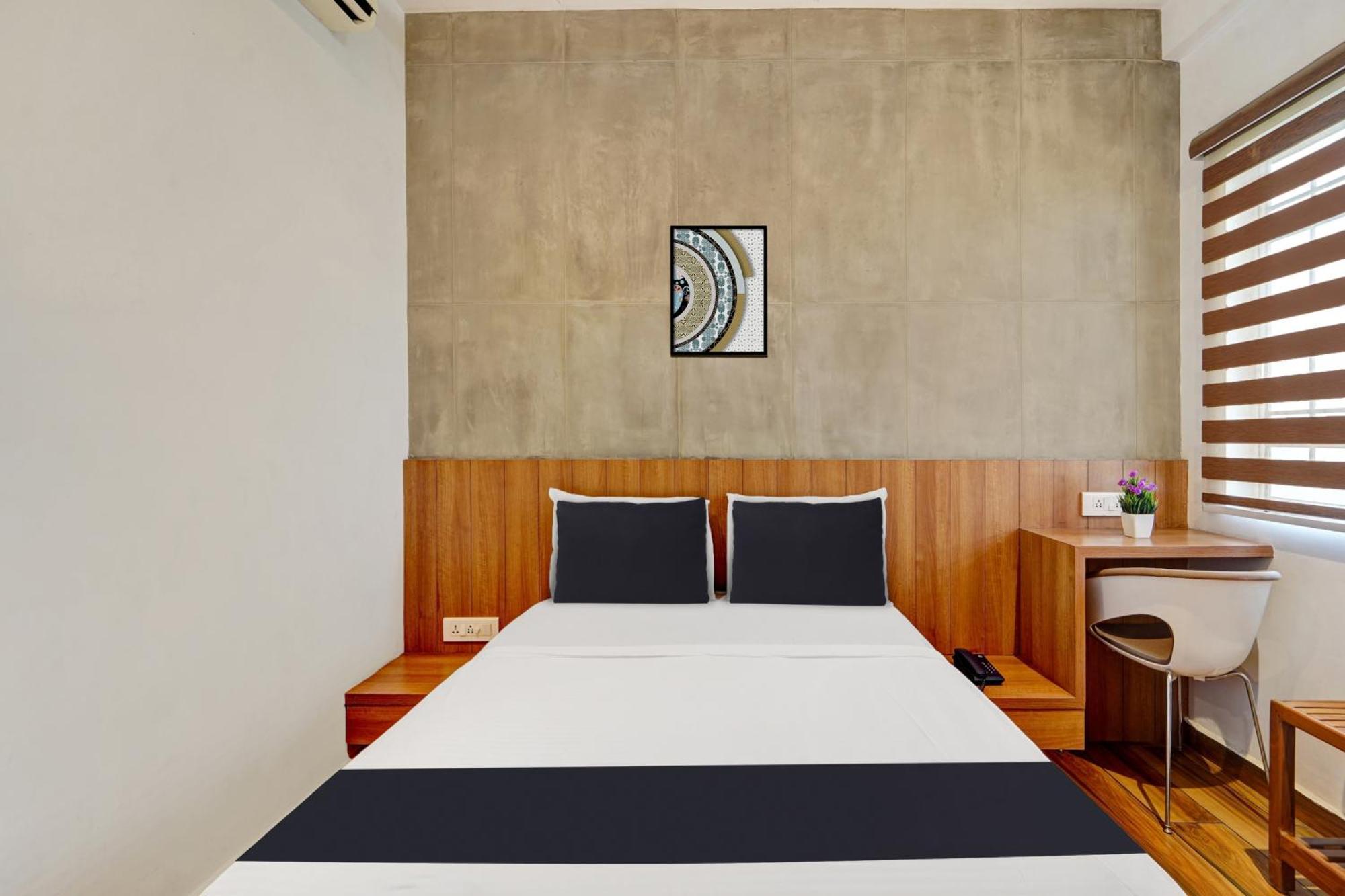 Super Townhouse Sundarapuram Hotel Kojambuttúr Kültér fotó