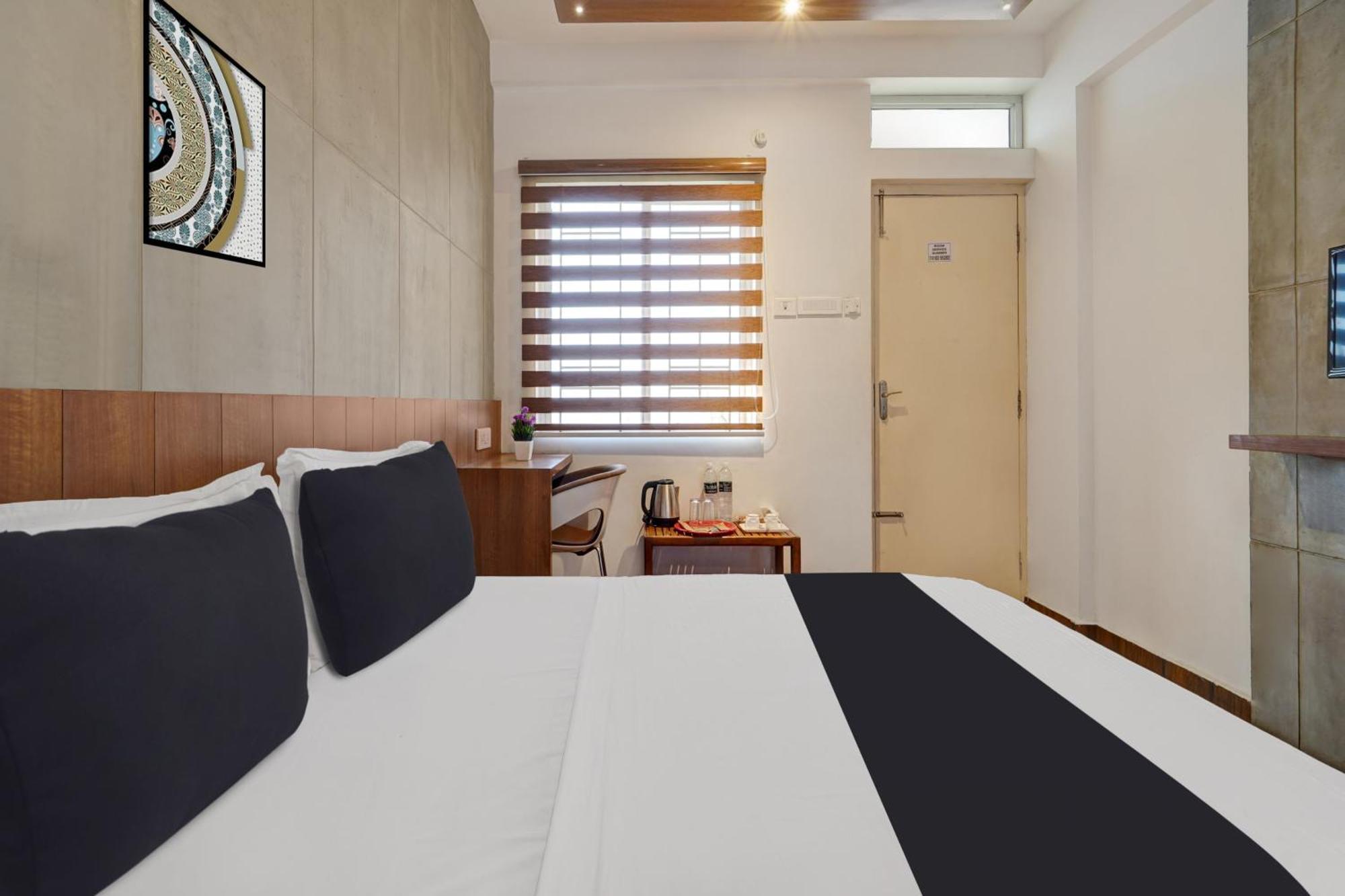 Super Townhouse Sundarapuram Hotel Kojambuttúr Kültér fotó
